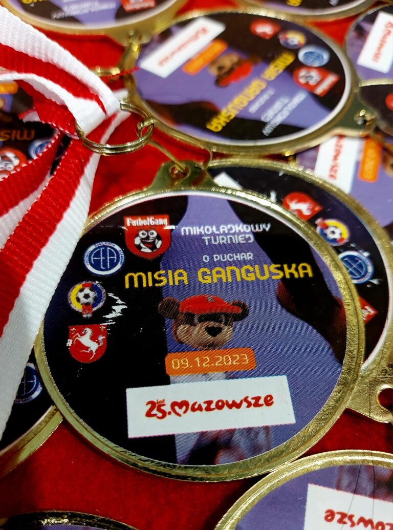 Mikołajkowy Turniej o Puchar Misia Ganguska w Łącku w roczniku 2015 w Informacjach TV Mazowsze.